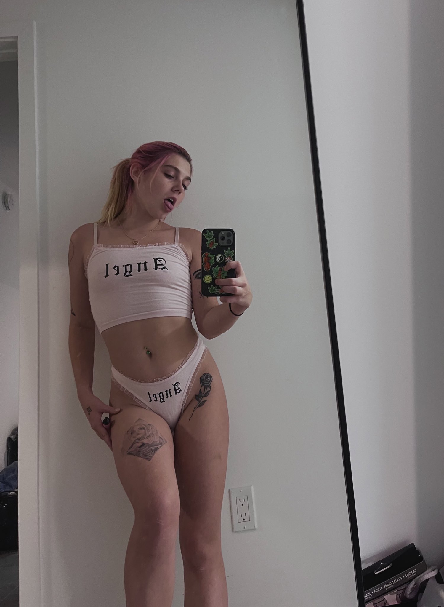 Photo 12 of Alexis Evans