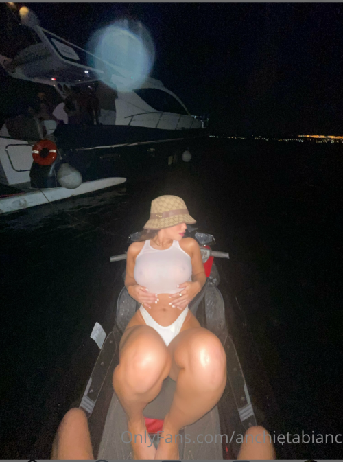 Photo 39 of Bianca Anchieta