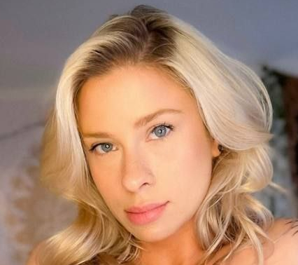 Photo 77 of Andie Case