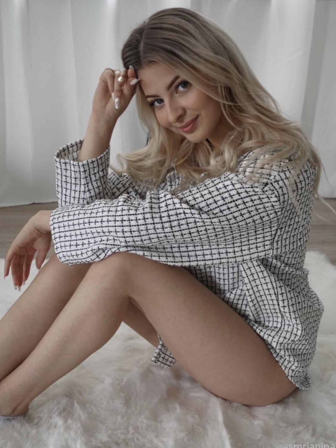 Photo 12 of ASMR Janina