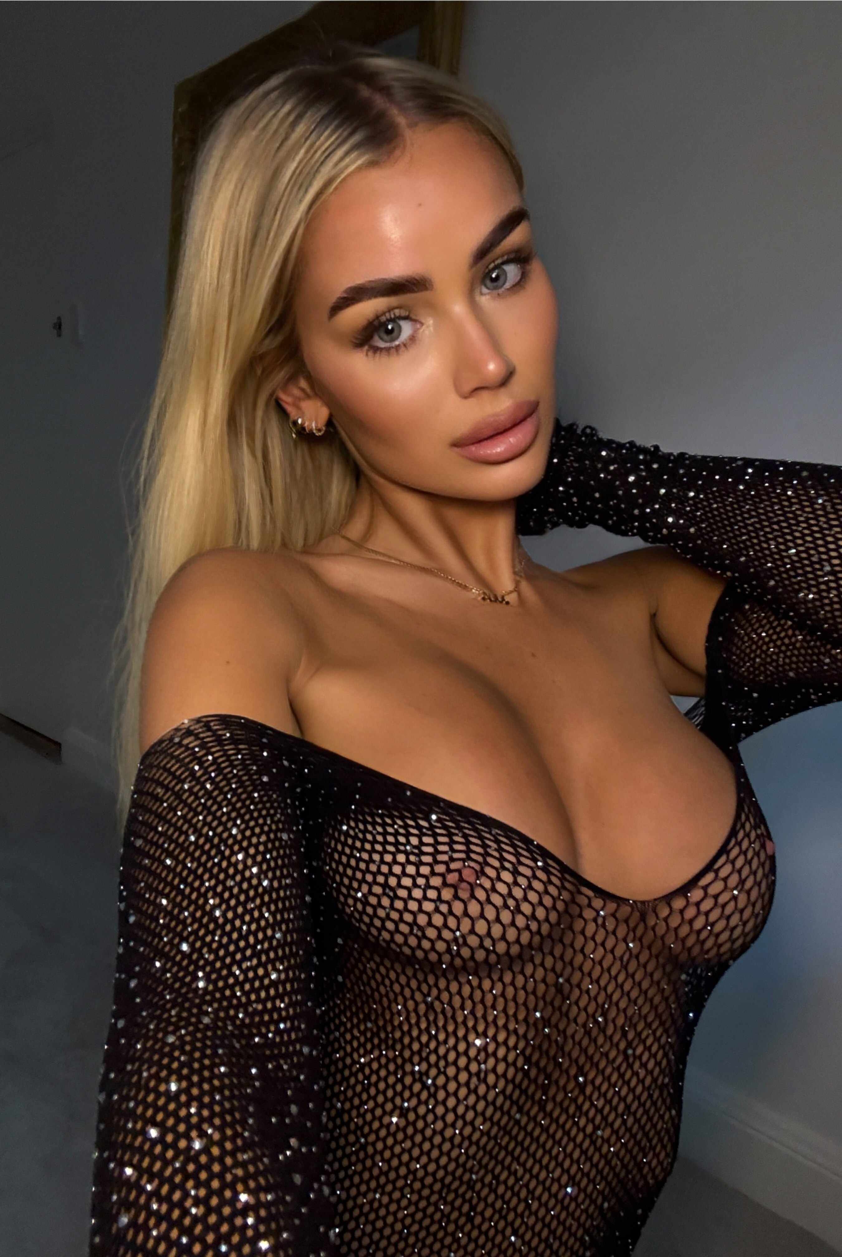 Photo 65 of Julia Cavanagh