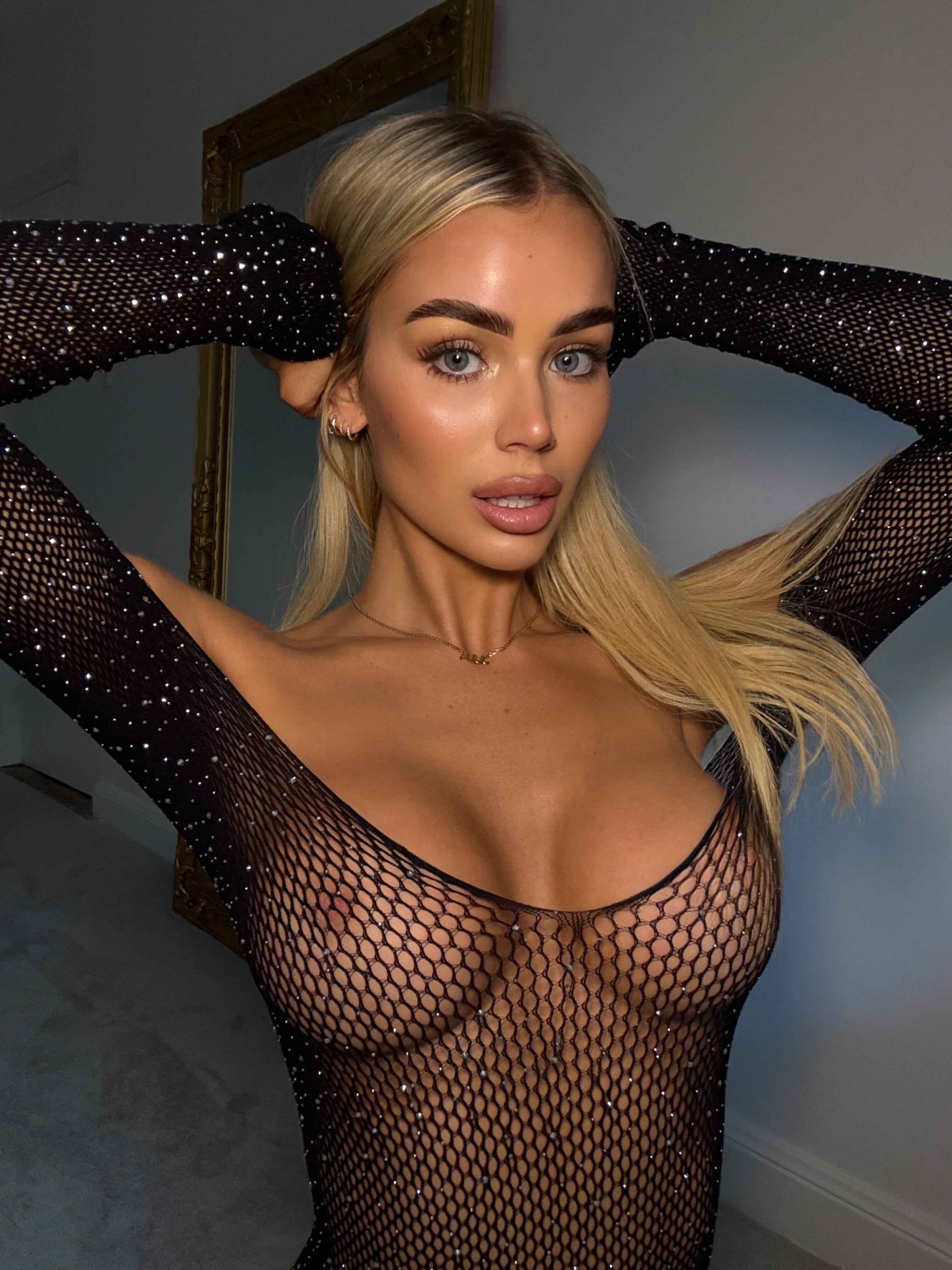 Photo 56 of Julia Cavanagh