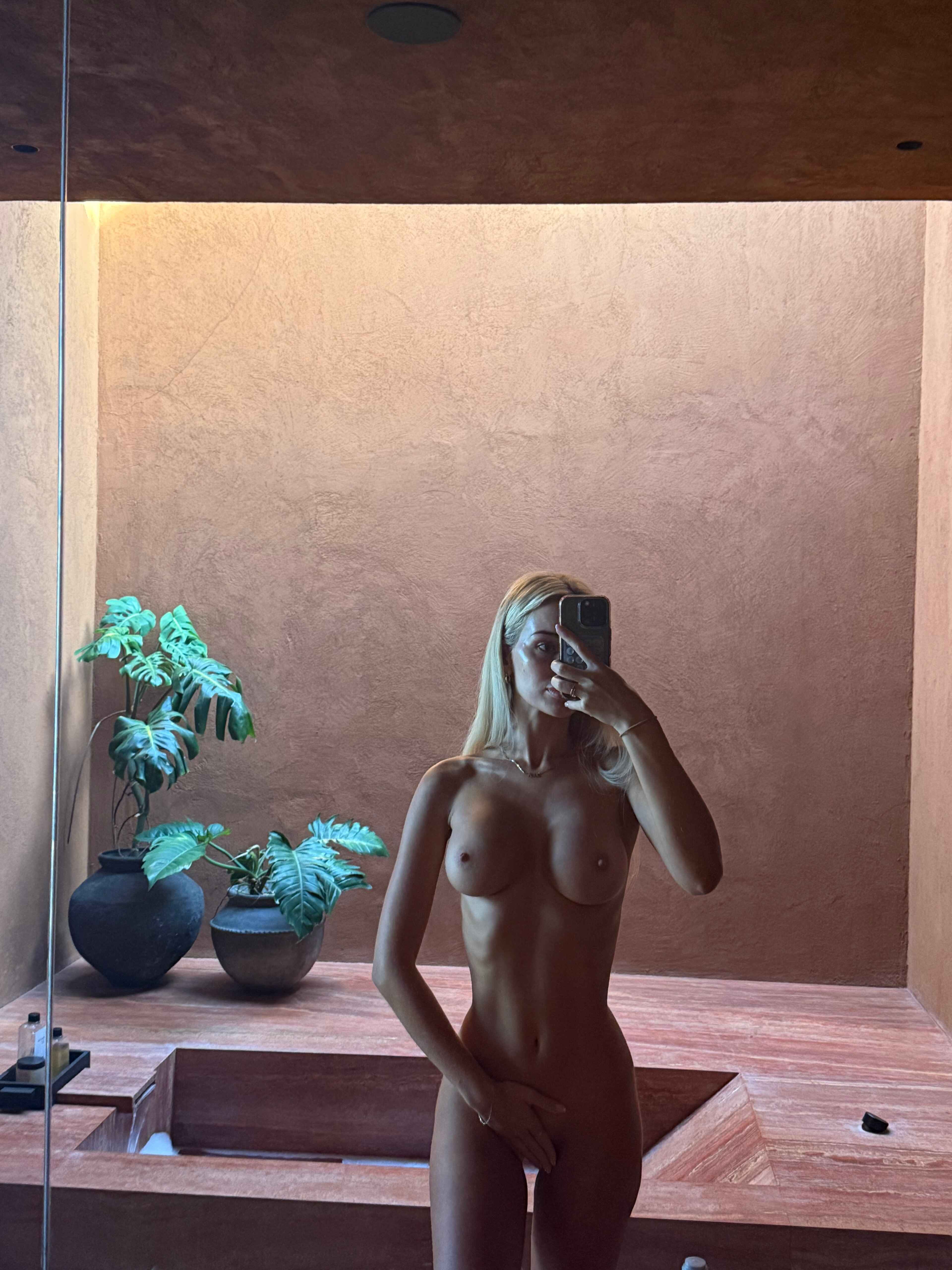 Photo 8 of Julia Cavanagh