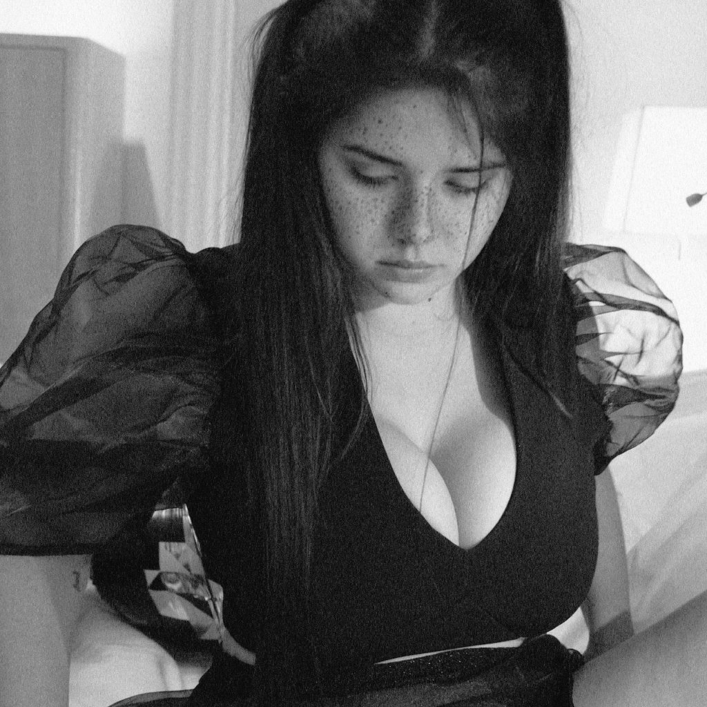 Photo 49 of Sarah Bustani