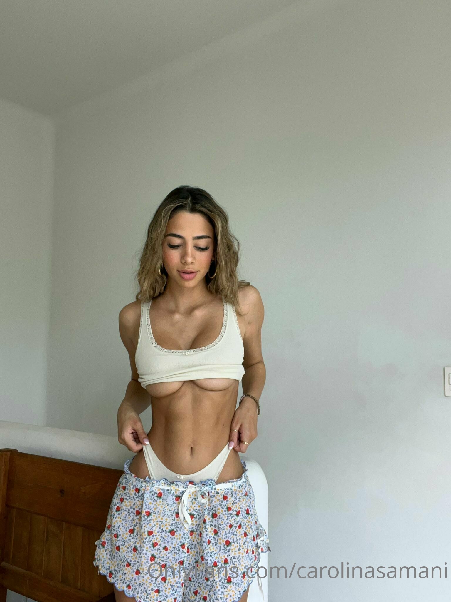 Photo 84 of Carolina Samani