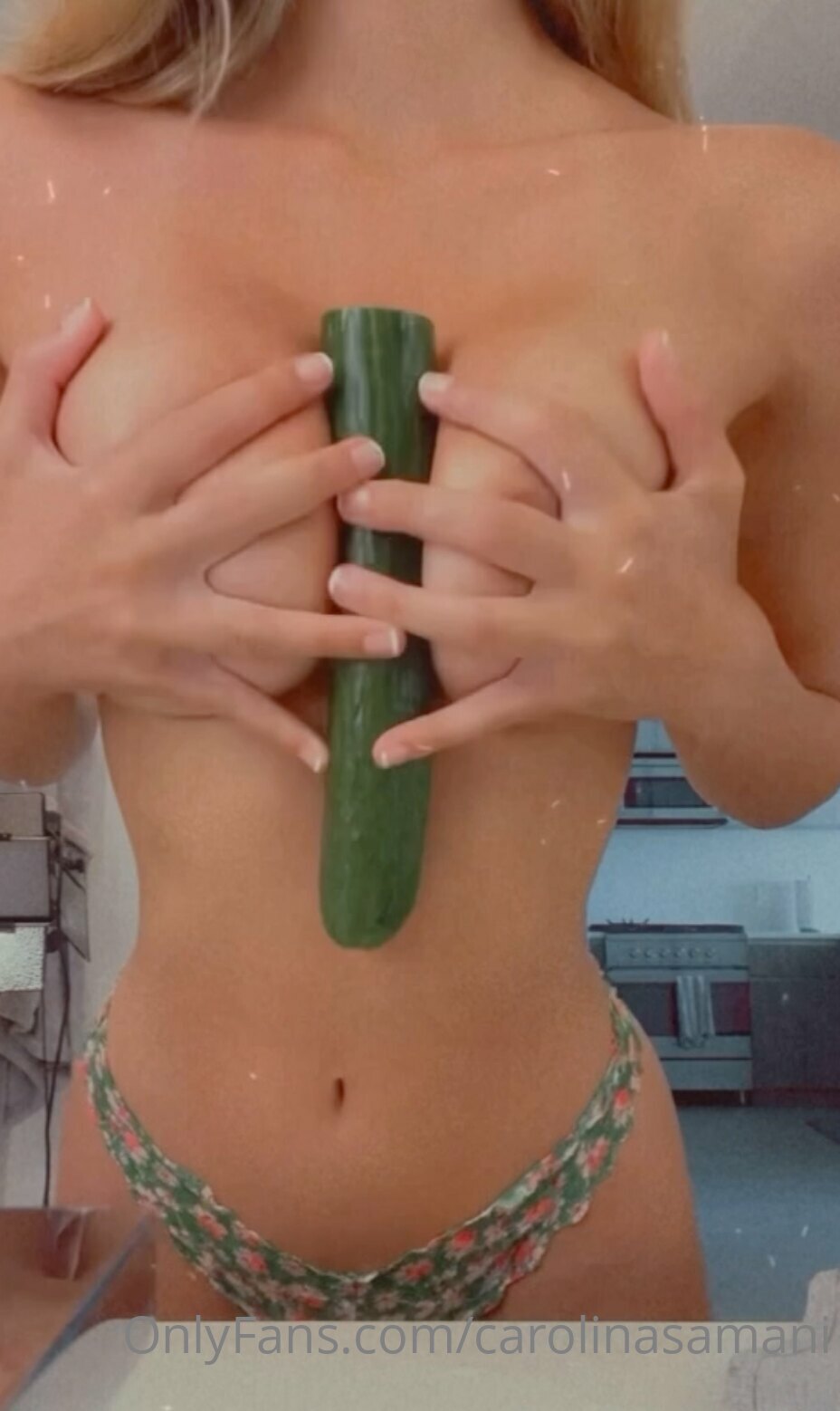 Photo 55 of Carolina Samani