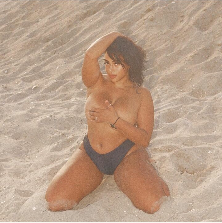 Photo 17 of Cristina Celi