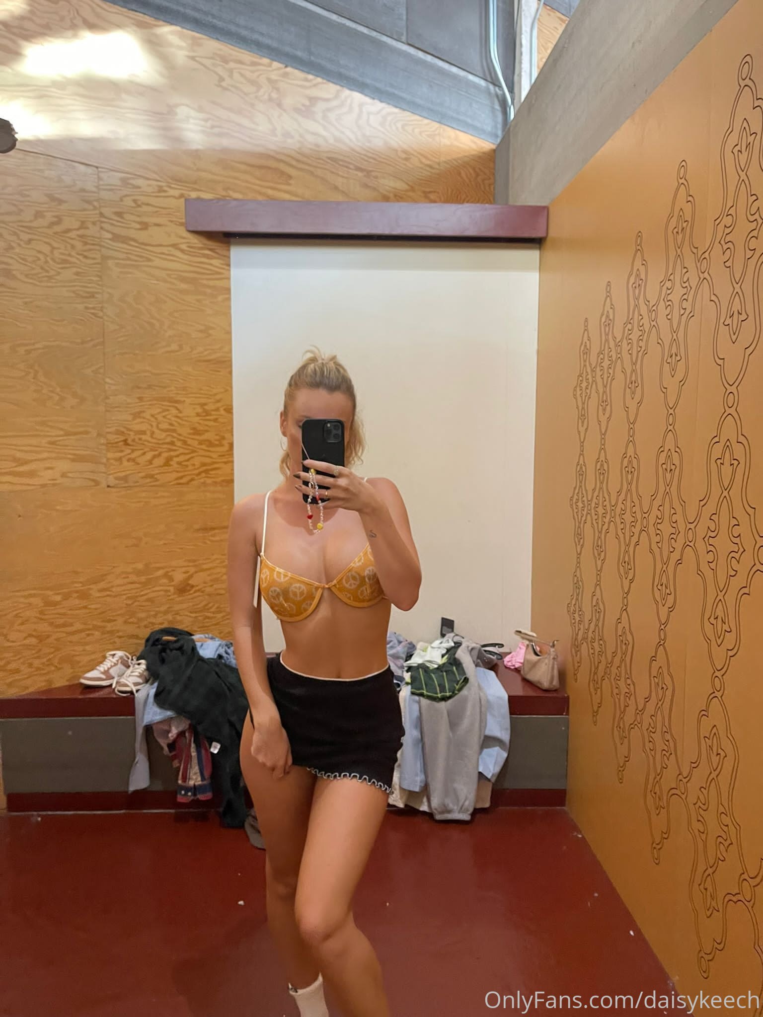 Photo 108 of Daisy Keech