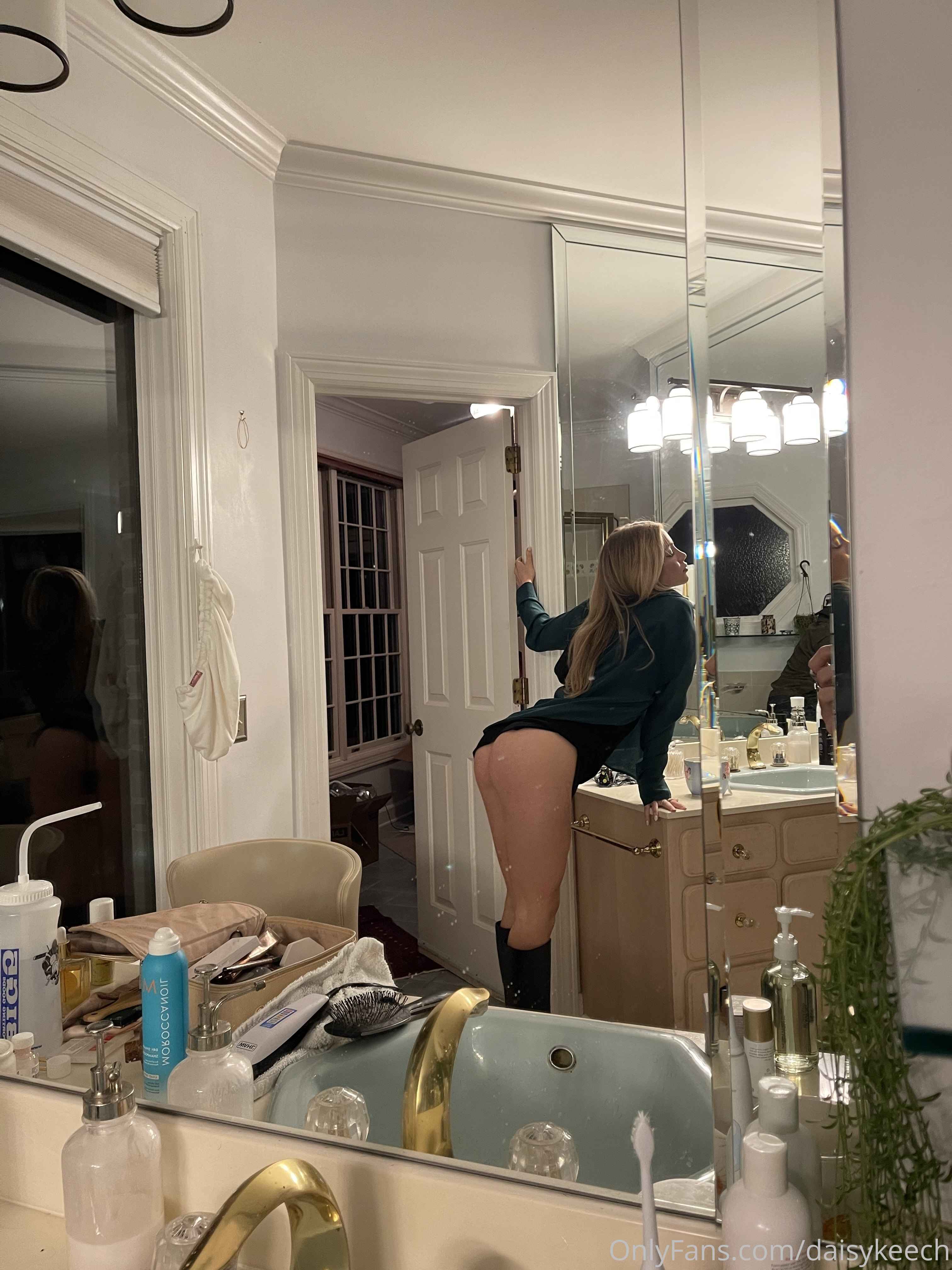 Photo 22 of Daisy Keech