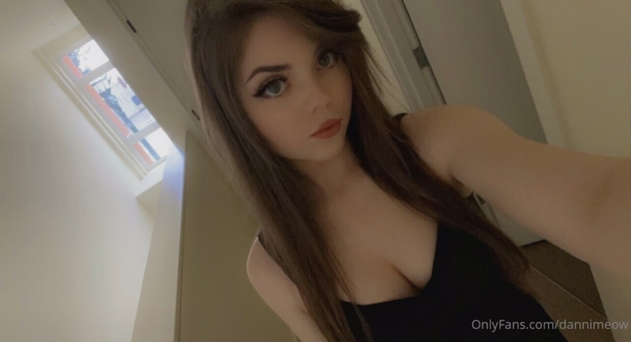 Photo 16 of Danni Meow