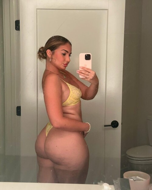 Photo 66 of Emely Hernandez