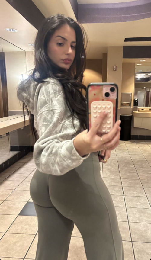 Photo 46 of Emely Hernandez