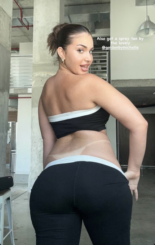 Photo 58 of Emely Hernandez