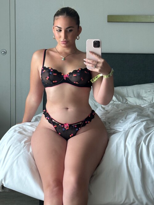 Photo 53 of Emely Hernandez