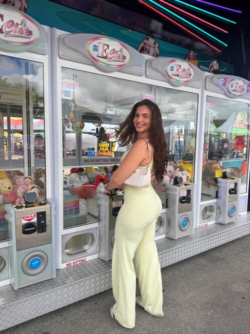 Photo 13 of Emely Hernandez