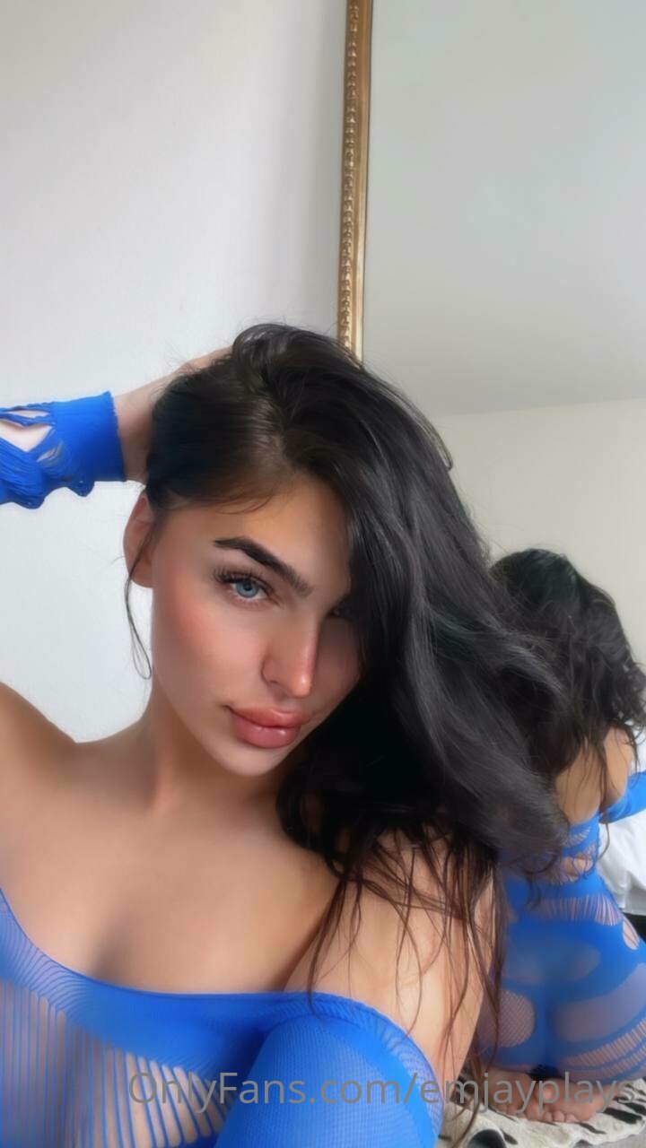 Photo 16 of Emily Rinaudo