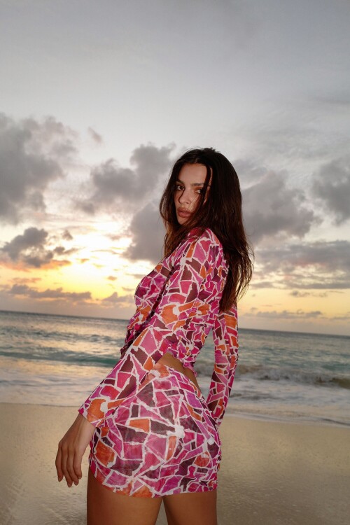 Photo 15 of Emily Ratajkowski
