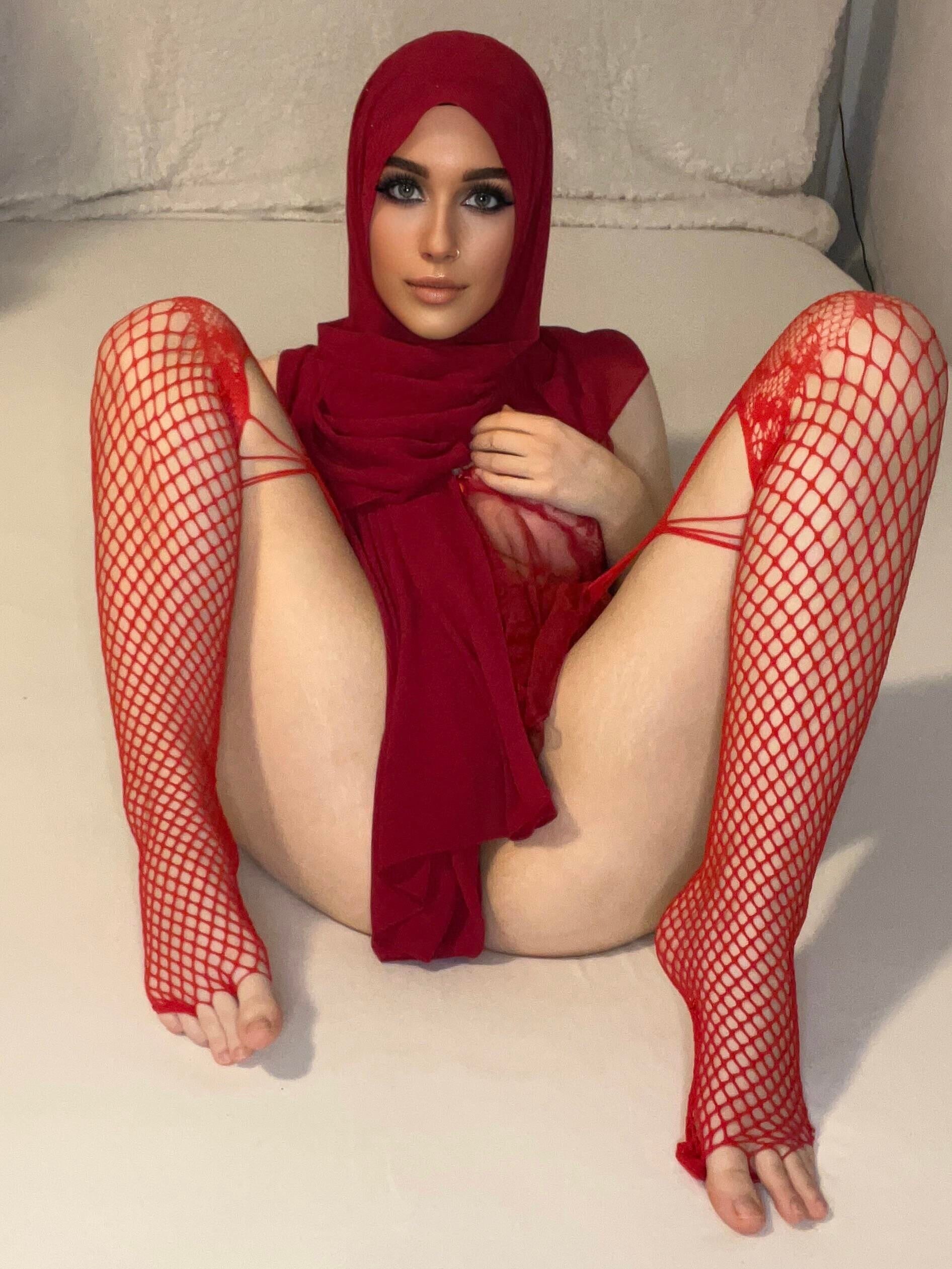 Photo 11 of Fareeha Bakir