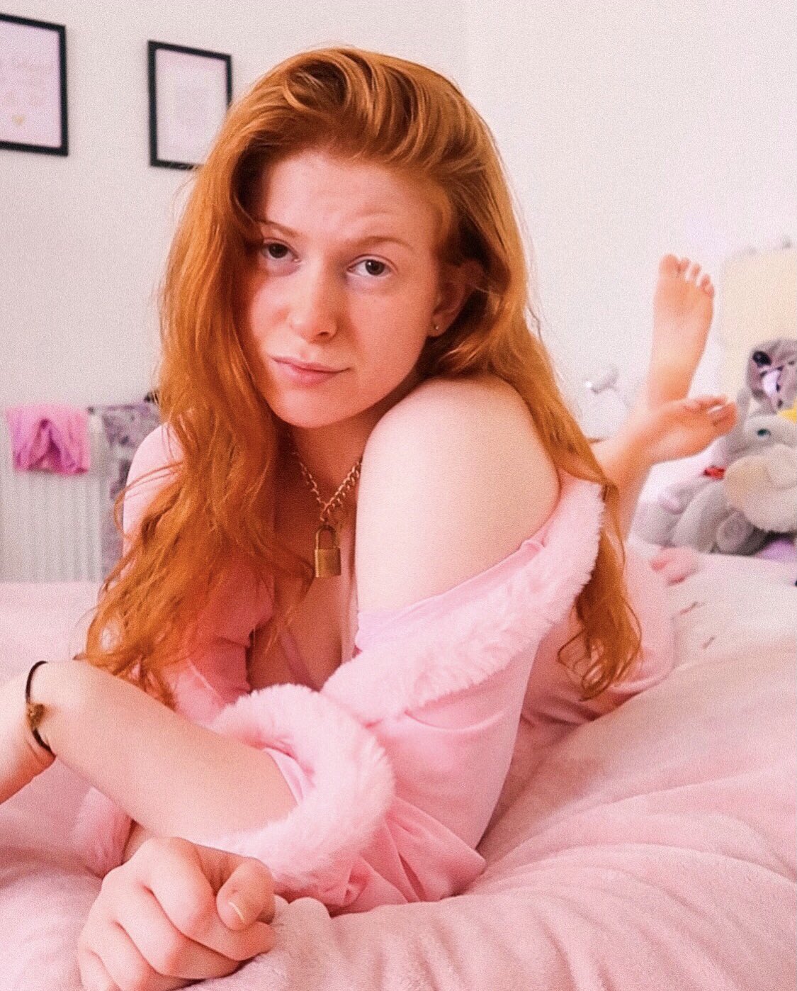 Photo 47 of Imogen Lucie