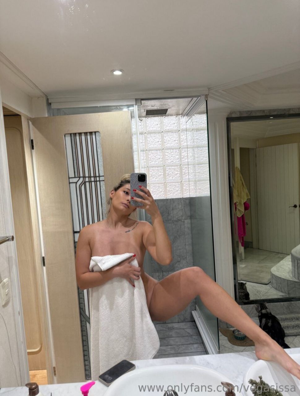 Photo 51 of Issa Vegas