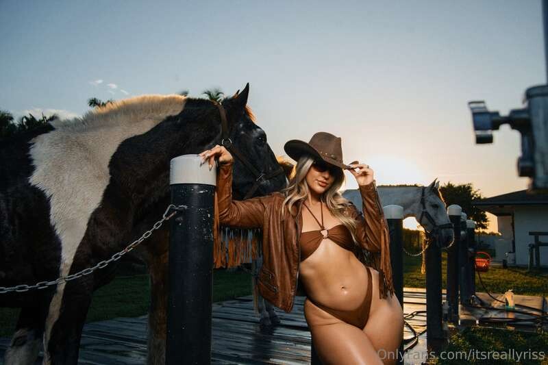 Photo 33 of Realitywithriss