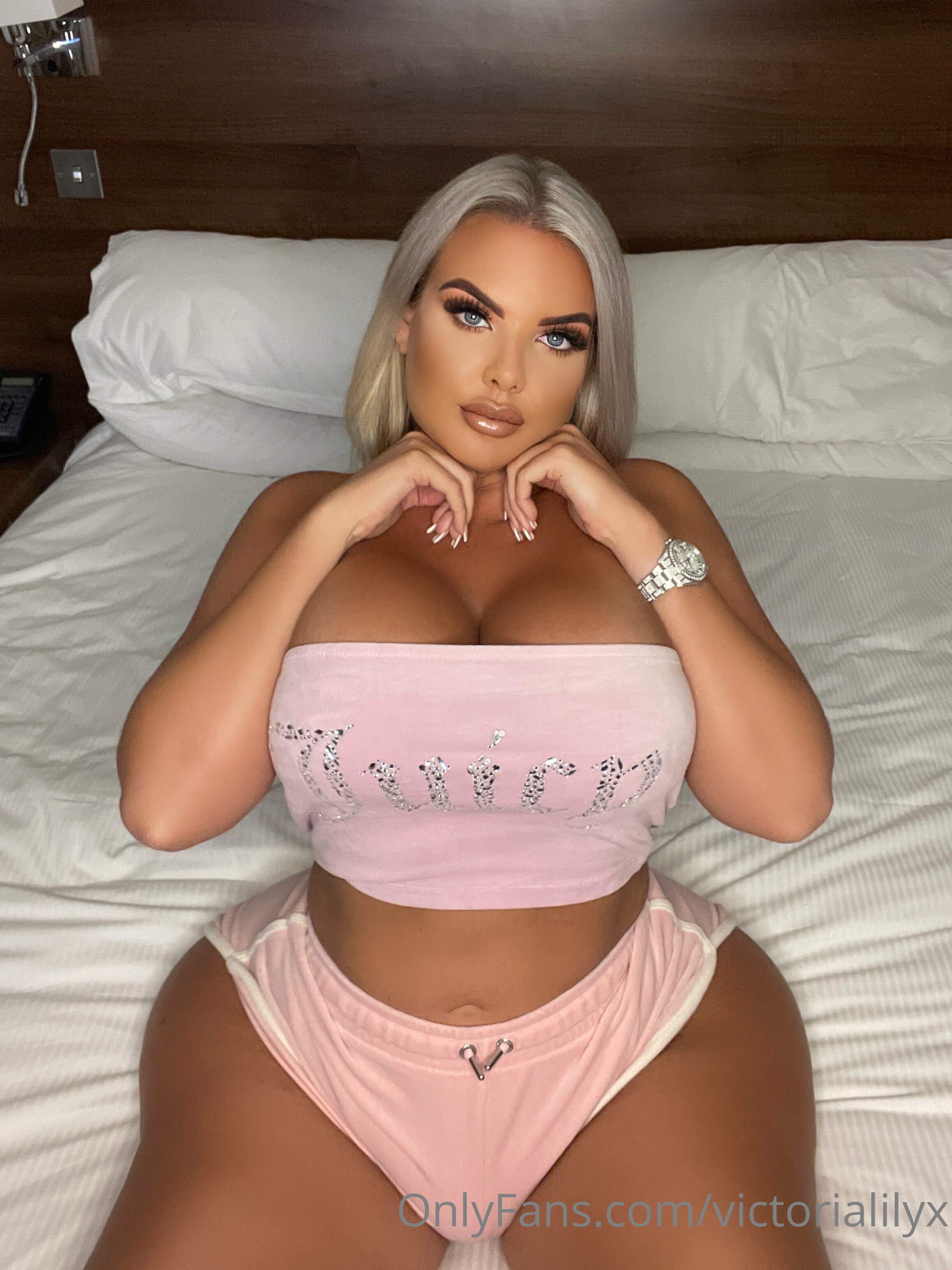Photo 22 of Victorialilyx