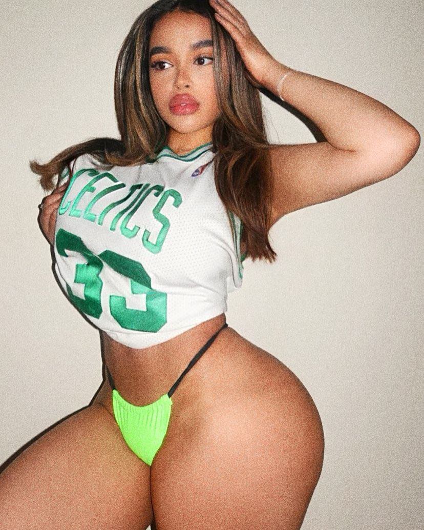 Photo 40 of Giselle Lynette