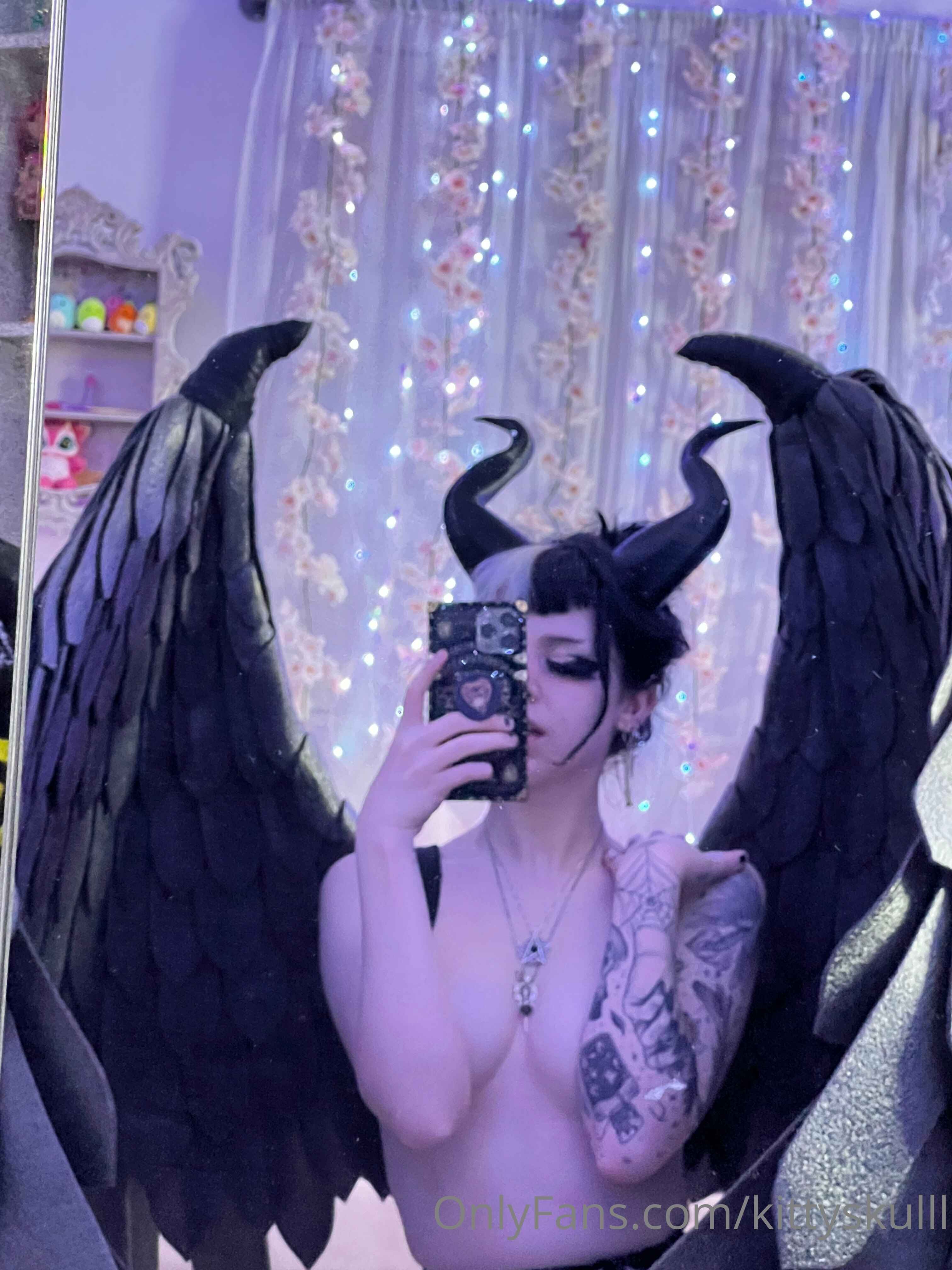 Photo 3 of Yeahimcaroline