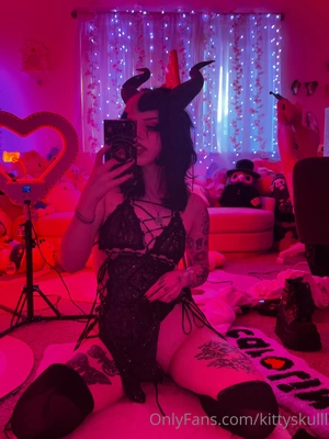 Yeahimcaroline preview 2