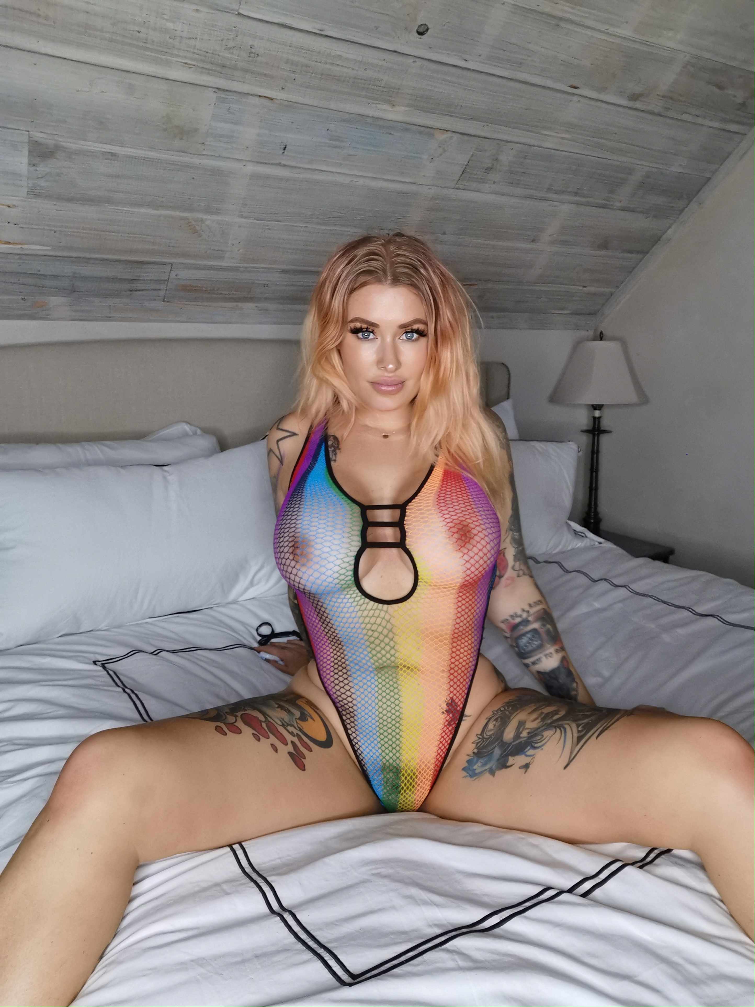 Photo 10 of Laura Lux