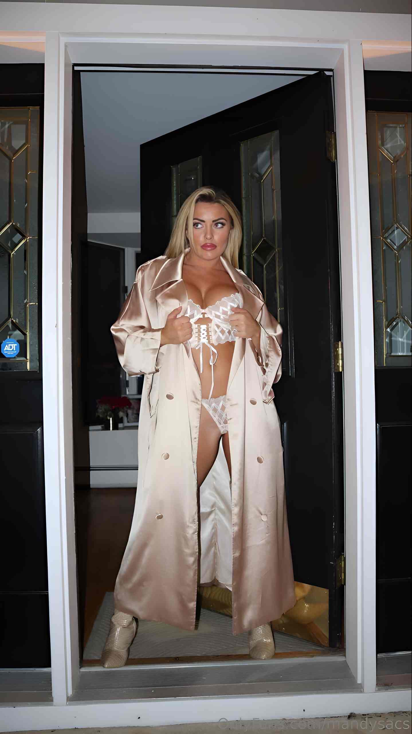 Photo 23 of Mandy Sacs