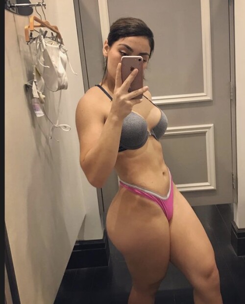 Photo 43 of Perla Jasmin