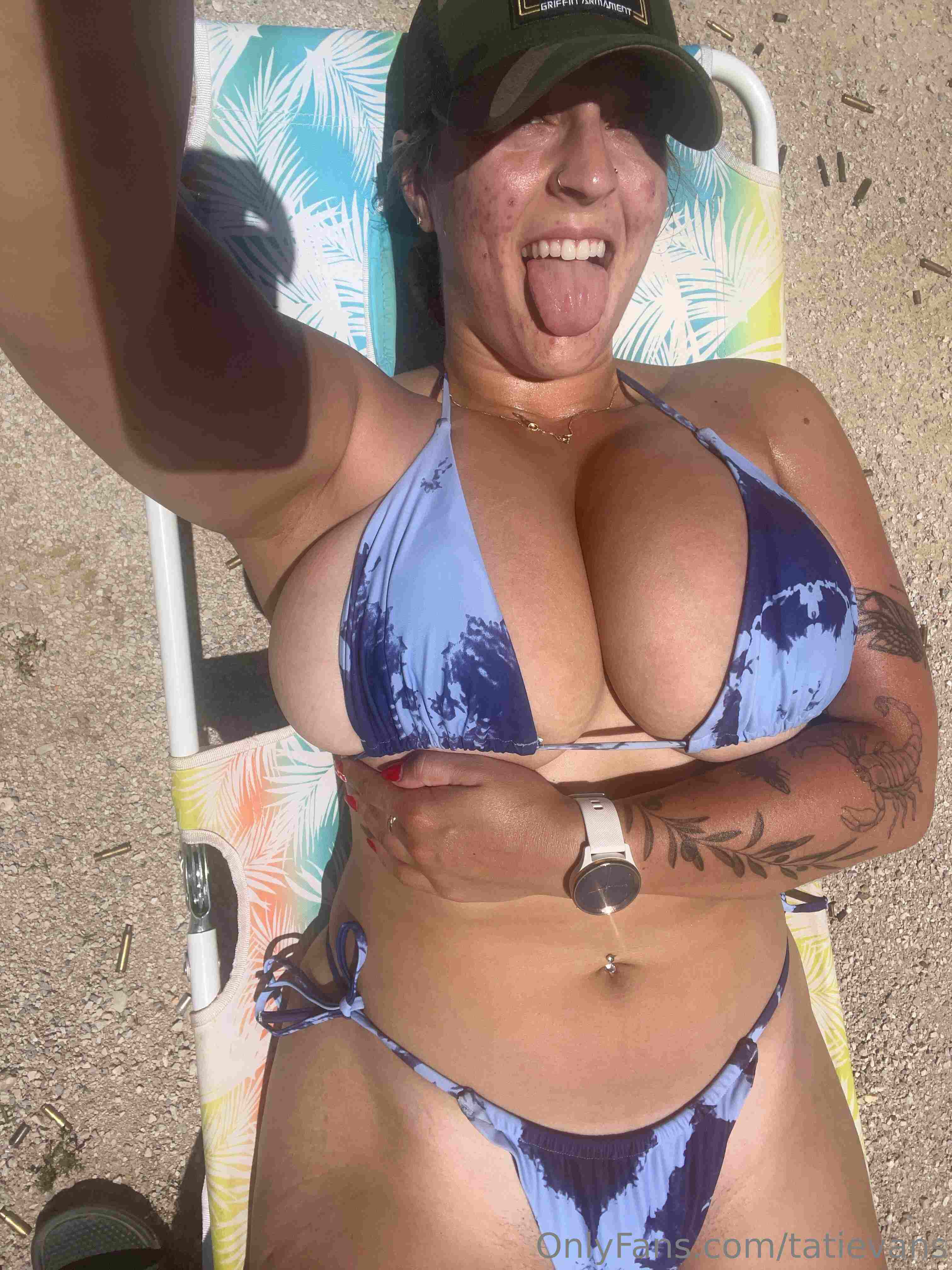 Photo 23 of Tati Evans