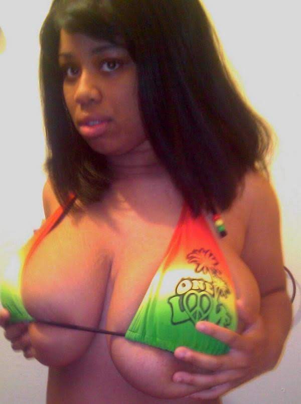 Photo 2 of Amazingtittsgirl