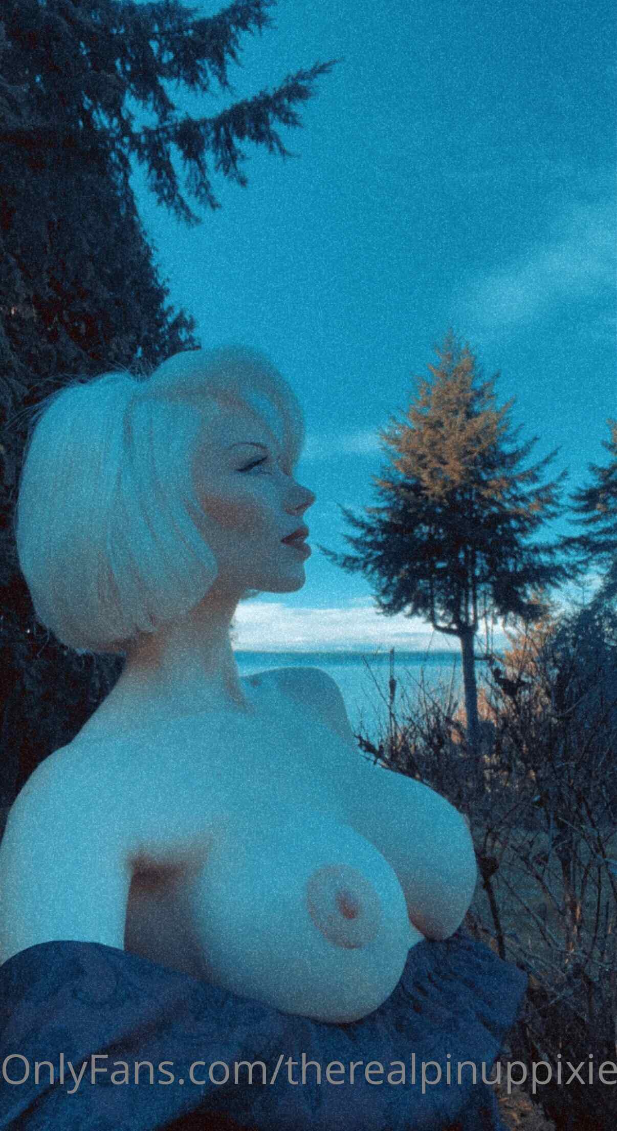 Photo 44 of Pinup Pixie