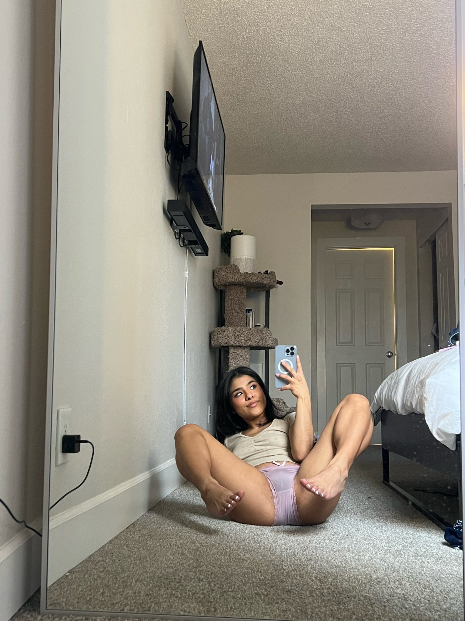 Photo 53 of 444Vanessa