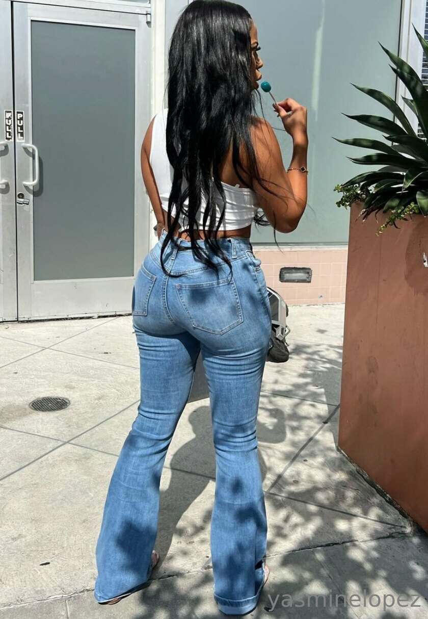 Photo 37 of Yasmine Lopez