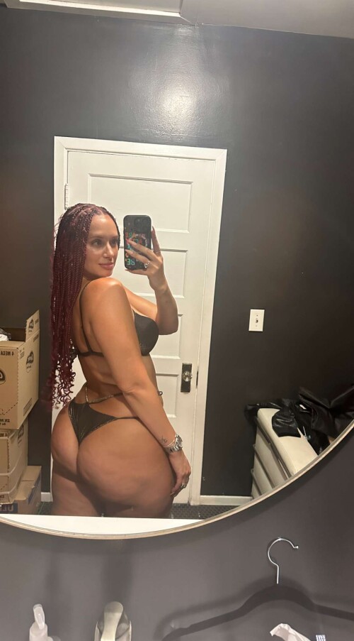 Photo 156 of YesJulz