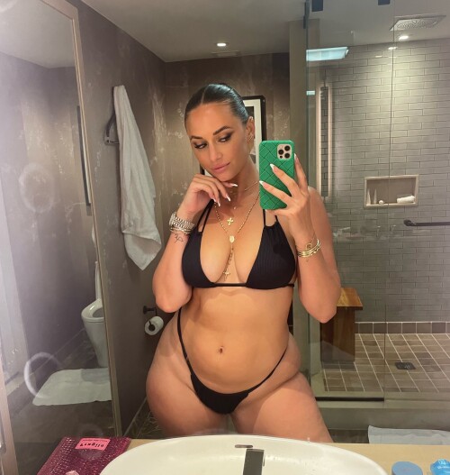 Photo 120 of YesJulz