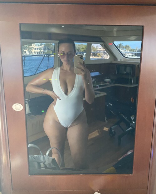 Photo 143 of YesJulz