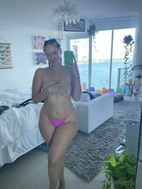 Photo 152 of YesJulz