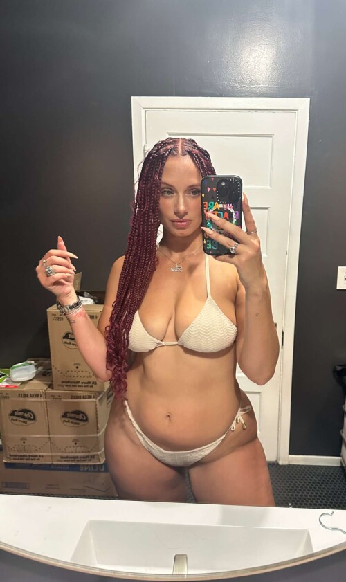 Photo 149 of YesJulz