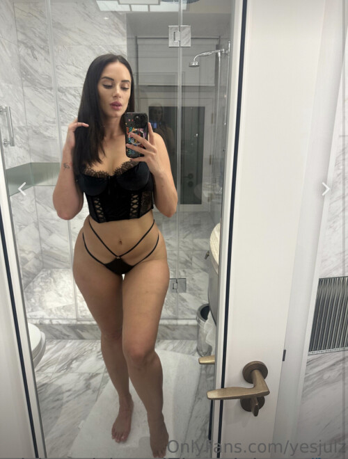 Photo 67 of YesJulz