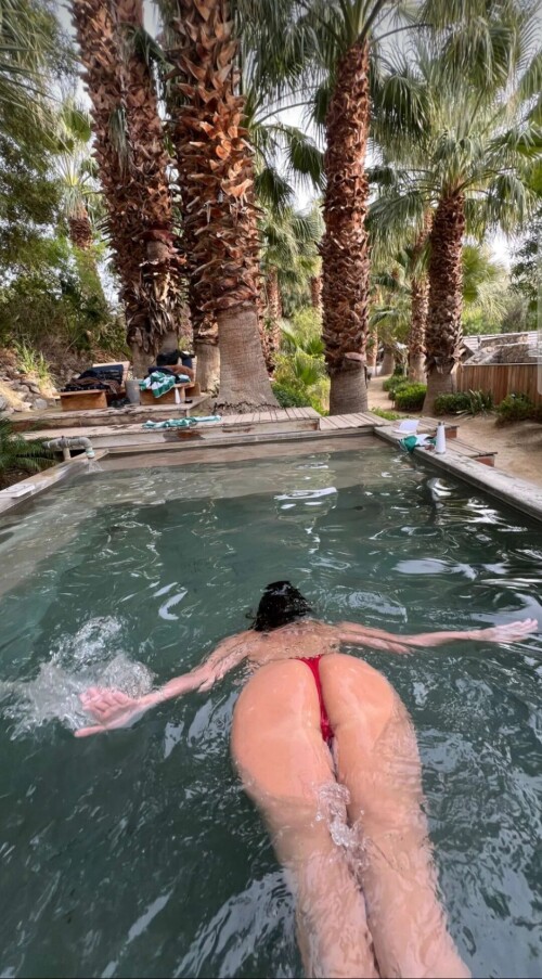 Photo 23 of YesJulz