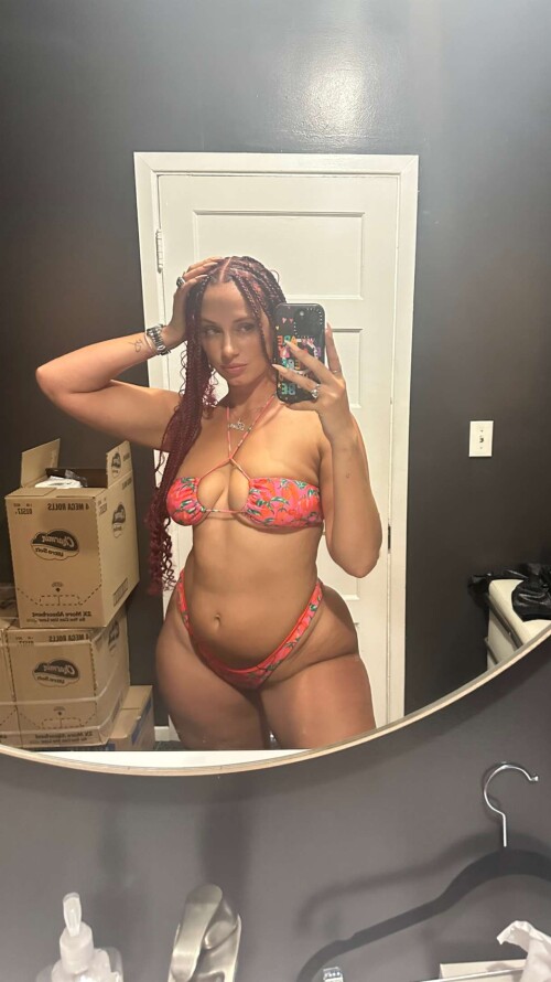 Photo 19 of YesJulz